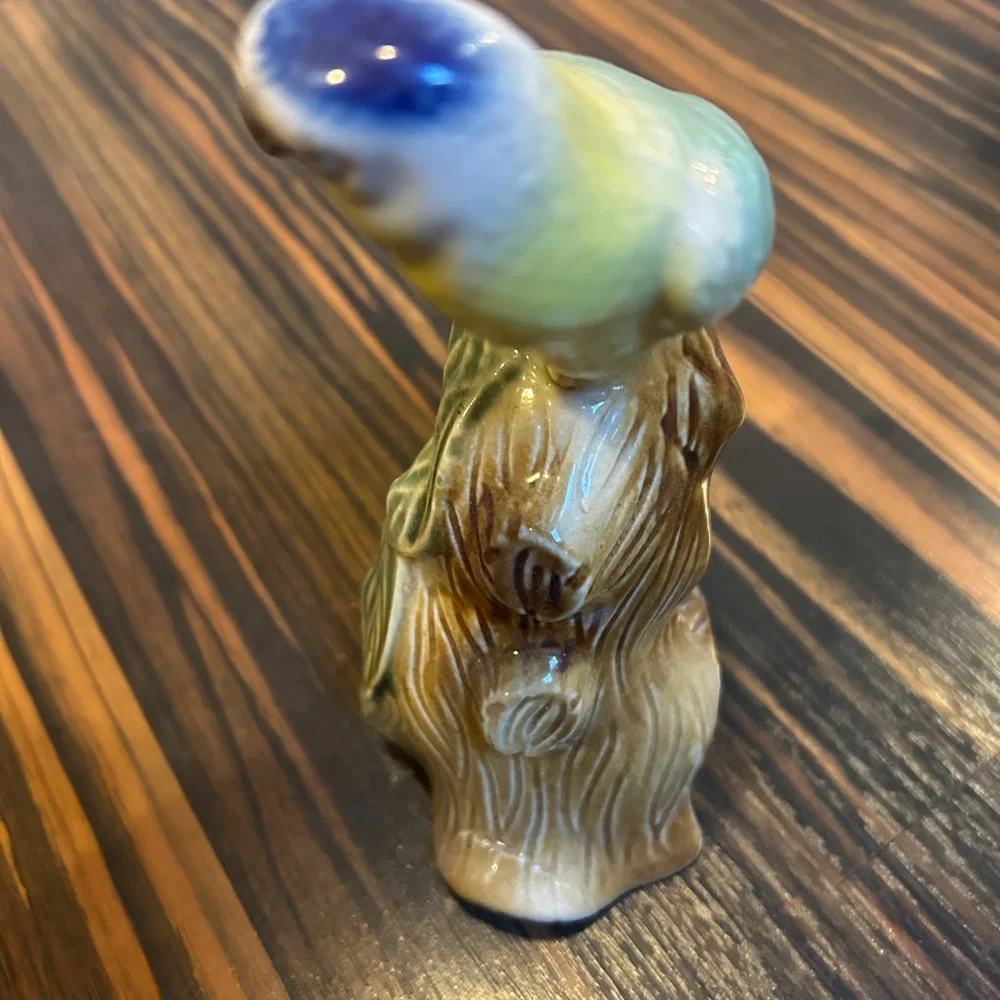 Colorful Parrot Parakeet 🦜Ceramic Figurine 6.5” - Picture 5 of 11